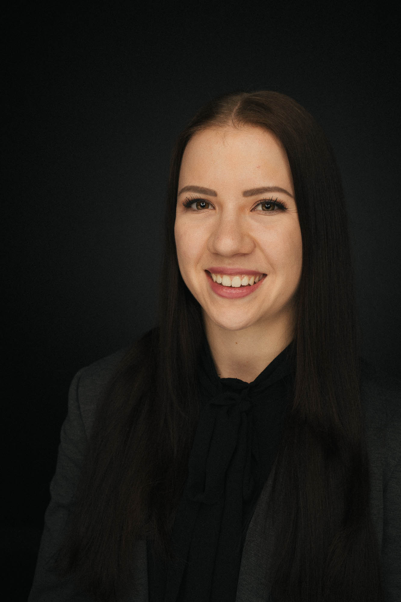 Export x3 Headshot  06298 Dez 01 2019 Headshots 2019  Miro Nicole Nadine 2